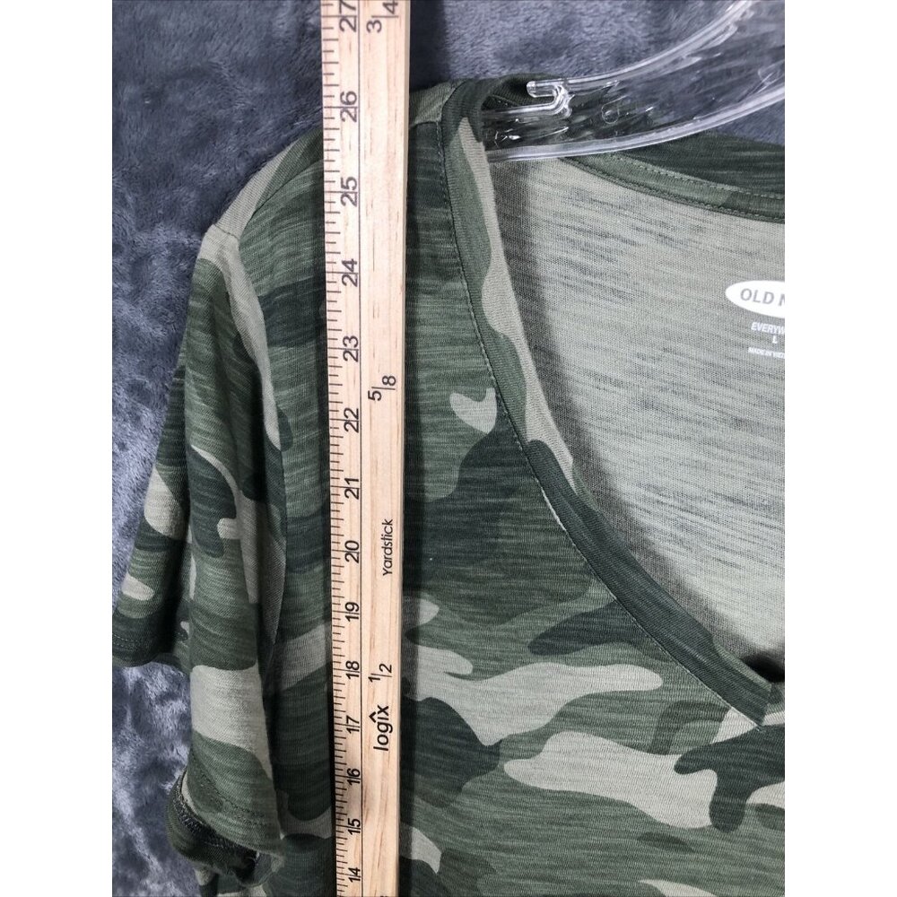 Old Navy Top Women’s  Camouflage T Shirt Casual￼ ￼V neck Short Sleeve Shirt L - Picture 5 of 8